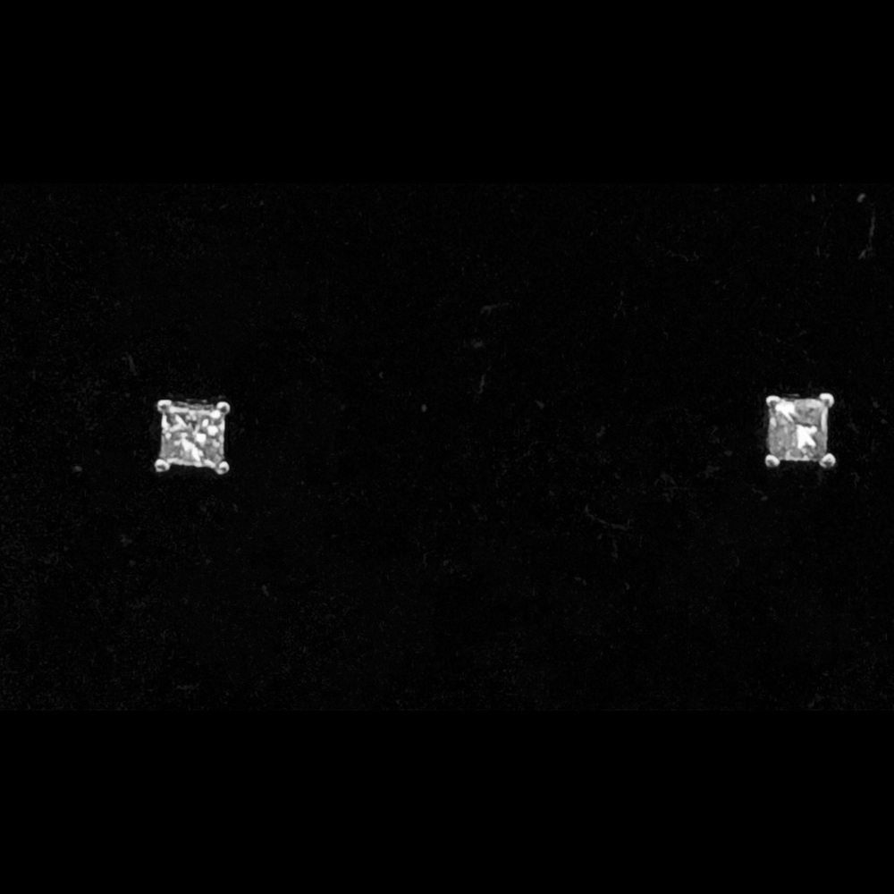 Princess cut diamond earrings in 14K White Gold
